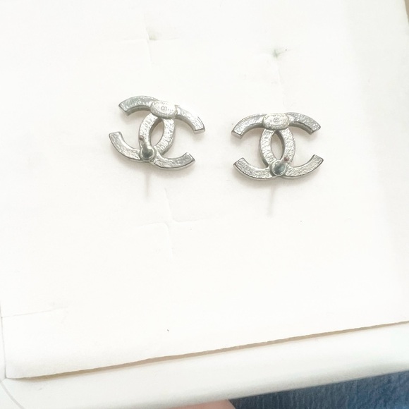 Chanel Crystals CC Silver Earrings - Picture 4 of 7
